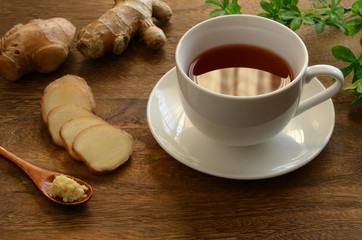 しょうが紅茶　木目背景



