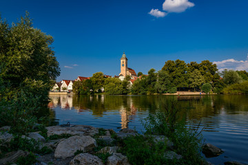 Fototapeta na wymiar Panorama von Nürtingen am Neckar mit dem Turm der St. Laurentius-Kirche