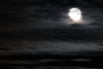 Luna nubes6