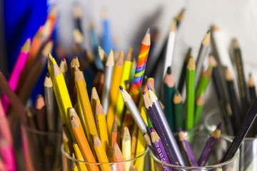 Obraz premium Slightly Organised Coloured Pencils in Glass Cups