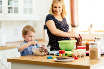 Obraz na płótnie Canvas Happy mother and child in kitchen