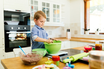 Obraz na płótnie Canvas Child helping out in kitchen