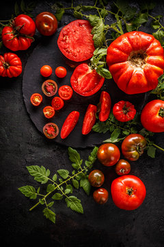 Whole red tomatoes and slice of tomatoes