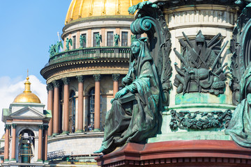 Fototapeta na wymiar View of the ancient statues woman of stucco and the dome of St. Isaac's Cathedral Petersburg.