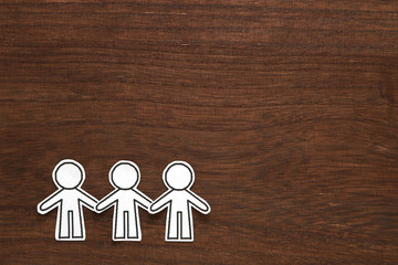 チームワーク 手をつなぐ人々のシルエット