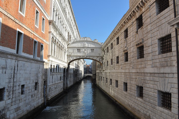 Fototapeta na wymiar Bridge of Sighs in Venice