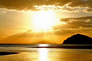 Naklejka premium 日本 父母ヶ浜海岸の夕焼け
