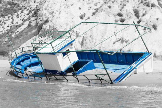 barcone immigrazione viaggio senza fine