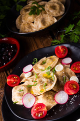 Organic - ravioli Delicate peas with olive oil, tomatoes and radishes