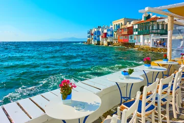 Photo sur Plexiglas Plage tropicale Small cafe by the sea in Mykonos