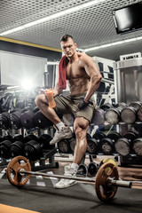 Fototapeta na wymiar man bodybuilder in gym
