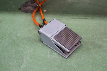 The foot switch for control machine in pneumatic