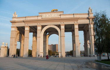 Obraz premium The main entrance to VDNKh in Moscow