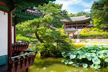Fototapeta premium Tajemniczy ogród pałacu Changdeokgung