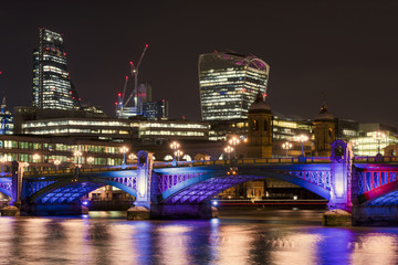Fototapeta na wymiar Southwark Bridge and the London city skyline in the background at night