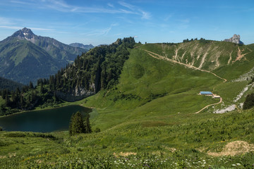 Montagne du Chablais , Lac d' Arvouin à la Chapelle d' Abondance