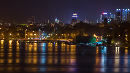 Fototapeta na wymiar River view of the evening city