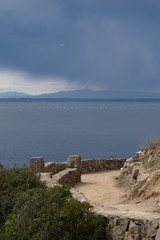 Fototapeta na wymiar Paisaje con mar y nubes de tormenta en la Costa Brava, Alt Ampurdan , Cataluña, España