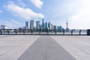 Obraz premium empty square with city skyline
