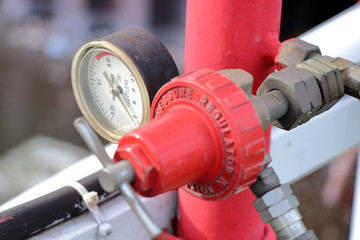 ガス圧力調整器