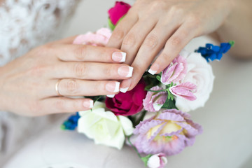 Fototapeta premium Manicure on a bouquet. Wedding manicure. Manicure shellac Wedding details