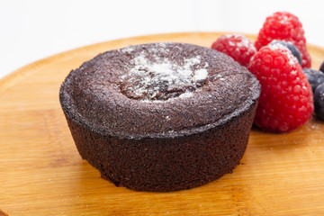 Brownie cake with berries