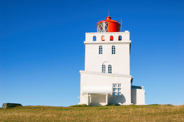 Fototapeta na wymiar Icelandic Dyrholaey lighthouse at the edge of a cliff