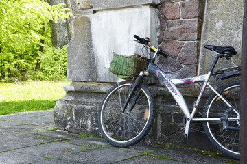Fototapeta na wymiar bicycle in front of old house