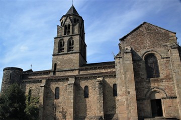 Fototapeta na wymiar Eglise abbatiale saint pierre d'Uzerche (Corrèze)