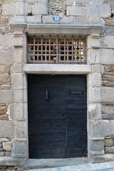 Porte ancienne à Uzerche (Corrèze)