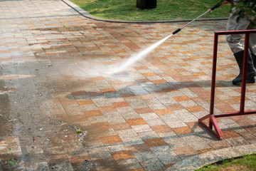 Outdoor floor cleaning with a pressure water jet on street