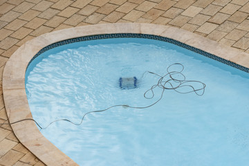 ROBOT LIMPIADOR DE PISCINA