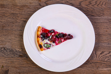 Fruit vegetarin pizza