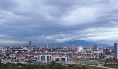 Obraz premium Night landscape of the Angelopolis