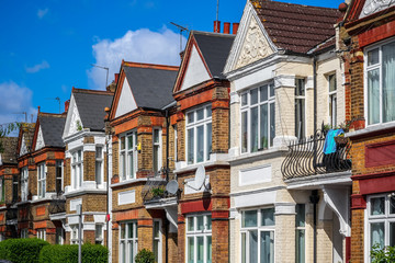 Fototapeta na wymiar Typical British terraced houses around Kensal Rise in London