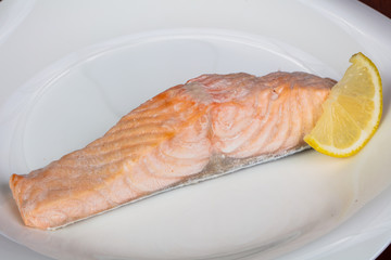 Steamed salmon with lemon
