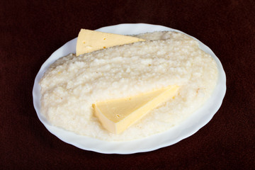 Hominy mamaliga porrige