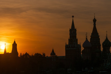 Fototapeta na wymiar Silhouette of the Moscow Kremlin and St. Vasil Cathedral at sunset, Moscow, Russia