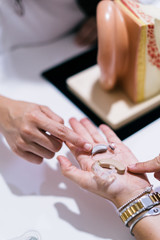 Obraz premium Close-up Of Female Doctor Showing Hearing Aid To Patient In Clinic
