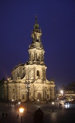 Fototapeta na wymiar Dresden Schlosskirche bei Nacht