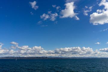 Obraz premium Bright Sunny Day in Lake Neuchatel