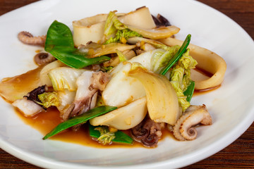 Fried squid with green peas