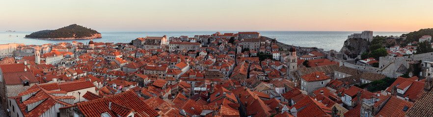 Dubrovnik Panorama von Nordseite der Stadtmauer sonnenuntergang
