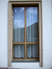 One large window on the wall of the house outside in the daytime in a baguette