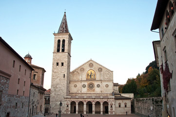 Fototapeta na wymiar Cattedrale di Spoleto, Umbria vista frontale