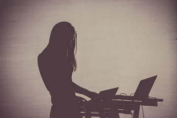 Silhouette of an unregnizable female deejay