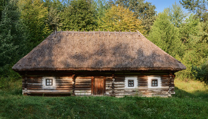 Fototapeta na wymiar Ancient traditional Ukrainian house