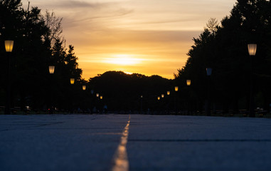 東京駅前から皇居へむかって見た夕焼け