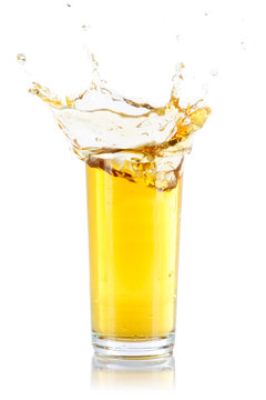 Apfelsaft Saft Splash Spritzer spritzen Glas freigestellt Freisteller isoliert