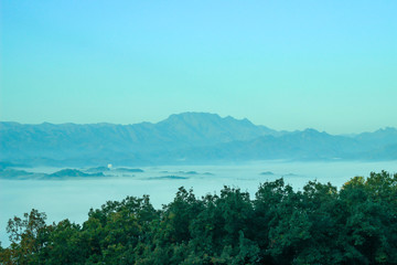 両神山と雲海